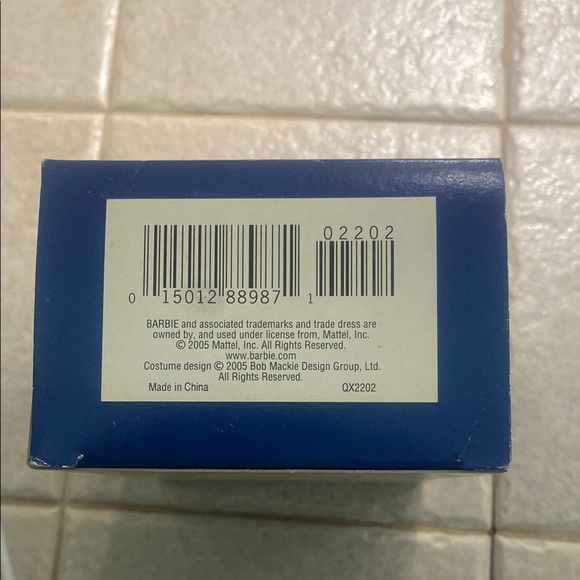 Hallmark Celebration Holiday Barbie 2005 Special Edition Keepsake Ornament - Picture 2 of 4